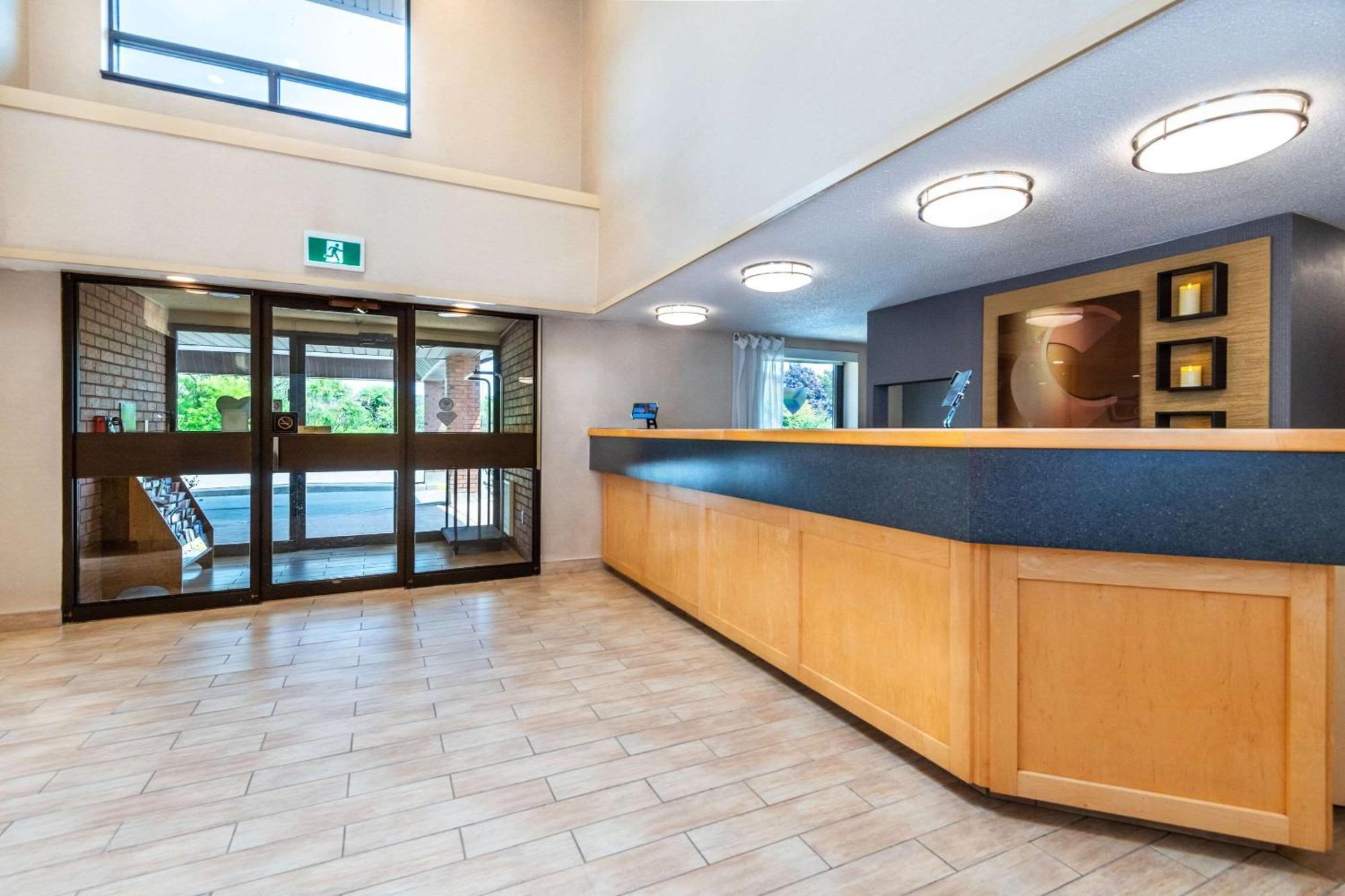Comfort Inn Hwy 401 Kingston Zewnętrze zdjęcie