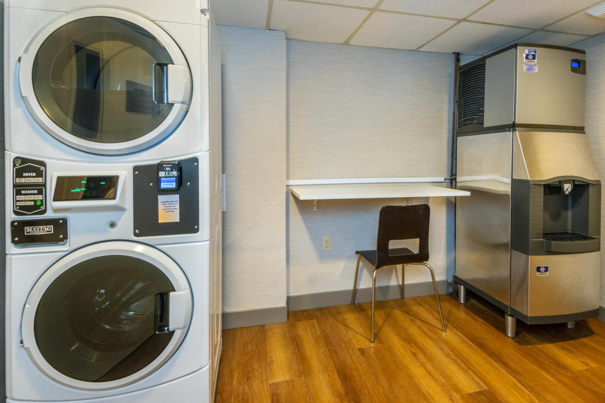 Comfort Inn Hwy 401 Kingston Zewnętrze zdjęcie